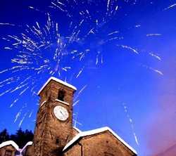 Palazzuolo. Ultima domenica di mercatini. Con i Fuochi d'artificio