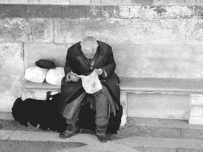 'Dorme sotto un ponte'. San Piero alle prese con un 'barbone'. Segnalazioni e problemi..