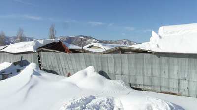 Palazzuolo. Giù il tetto di una Chiesa e di una fattoria. Via la neve emergono i problemi, le foto
