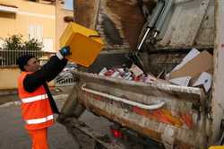 Lieto fine per i lavoratori della raccolta carta. Trovato l'accordo, nessun licenziamento