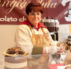 Dolce saluto... la mostra della Cioccolata a Firenze e le curiosità, come l'auto alimentata a cacao...