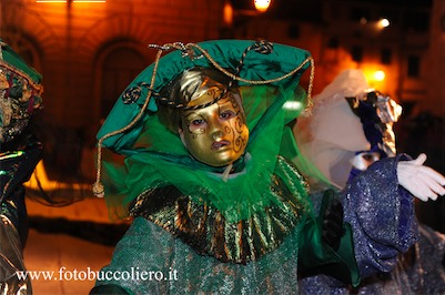 Atmosfere e misteri in una notte di Carnevale: le foto di un successo. Maschere, luci, colori e pubblico!