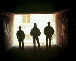 Furti nelle scuole e atti vandalici. Denunciati 10 minorenni di Borgo e Barberino...