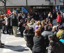 Scarperia. Lavoratori Fiom in sciopero bloccano la strada. Disagi alla circolazione...