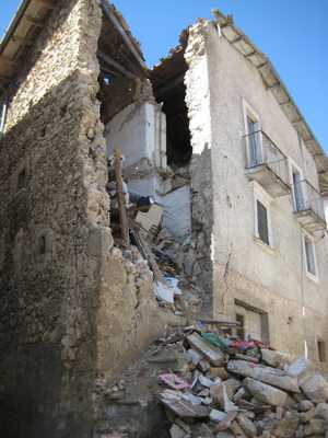 Galliano. Nuova scuola antisismica, ma rischia di rimanere senza alunni. Denuncia del Pdl...