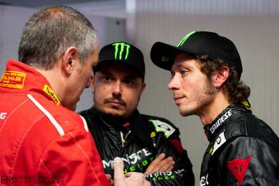 Valentino Rossi in gara a Monza sulla Ferrari da Gran Turismo. Le foto