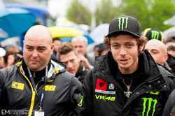 Valentino Rossi in gara a Monza sulla Ferrari da Gran Turismo. Le foto