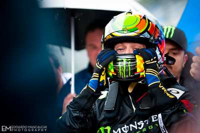 Valentino Rossi in gara a Monza sulla Ferrari da Gran Turismo. Le foto