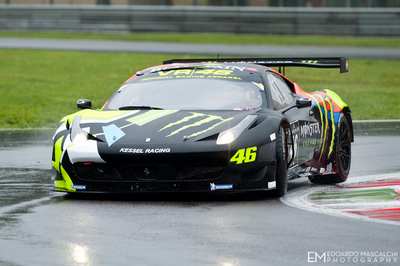 Valentino Rossi in gara a Monza sulla Ferrari da Gran Turismo. Le foto