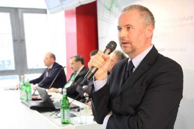 Mugello. La nuova tribuna assorbe Co2 come 1200 alberi. Ed ospita un evento molto particolare...