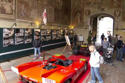 Scarperia. Bolidi dentro il Palazzo dei Vicari per la mostra di Coppini