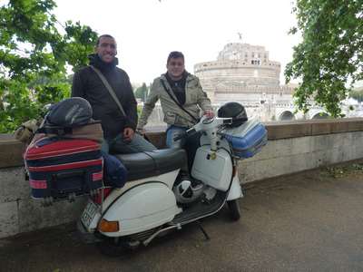 Vicchio. Arrivati i ragazzi partiti dalla Sicilia in Vespa alla ricerca della biodiversità. Le foto...
