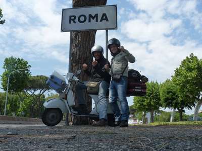 Vicchio. Arrivati i ragazzi partiti dalla Sicilia in Vespa alla ricerca della biodiversità. Le foto...