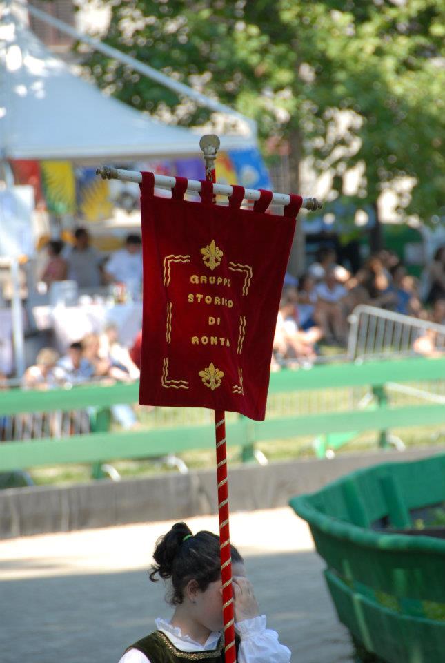 Ronta. Il Gruppo del Corteo Storico sfila a Ferrara per solidarieta' ai terremotati. Foto...