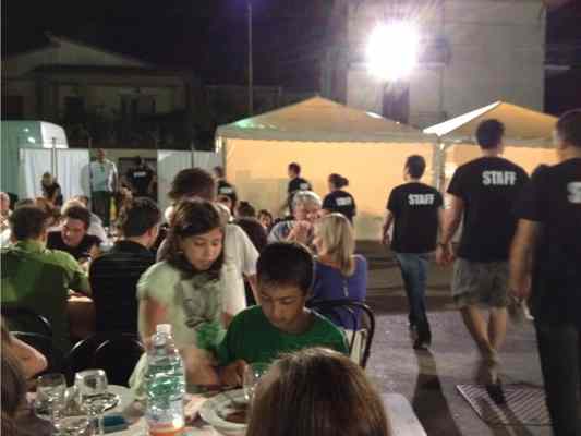 Cena di beneficenza con oltre 700 persone a Luco di Mugello. Le foto!