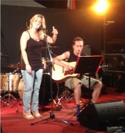 Festa Democratica, apertura in musica con il due Shining Wood.