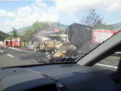 Camion in fiamme fra Barberino e Calenzano. Le foto di un lettore.
