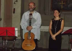 Tutti in fila. Chi per il gelato, chi per il concerto...
