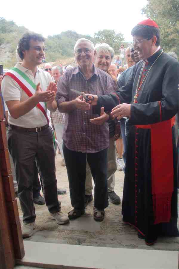 Lozzole. Don Samorì inaugura la Chiesa resturata...