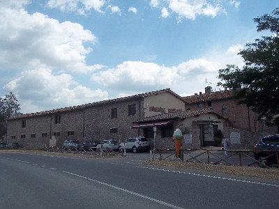 Tutti in fila. Chi per il gelato, chi per il concerto...