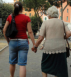 Controlli alle 'badanti': trovati 310 mila euro evasi al fisco