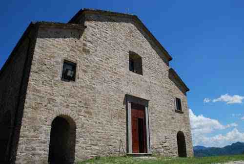 Lozzole. Don Samorì inaugura la Chiesa resturata...