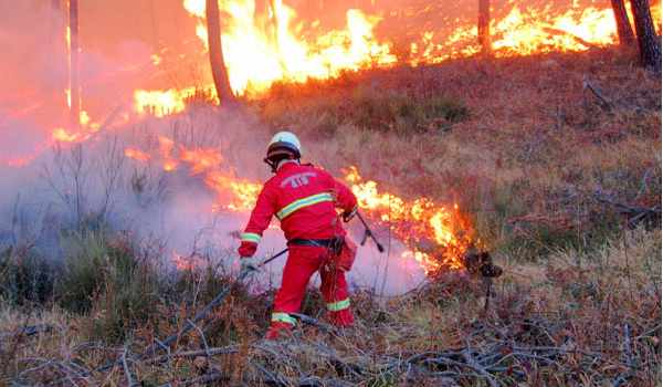 Giocano alla guerra, incendio al Giogo