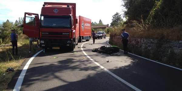 Moto contro camion sulla Faentina