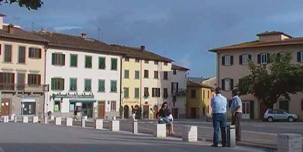 Barberino. Imbrattato il Municipio