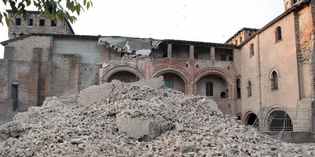 Terremoto? Volontari in piazza a Borgo