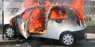Firenzuola. L'auto prende fuoco. Prognosi riservata per un anziano...