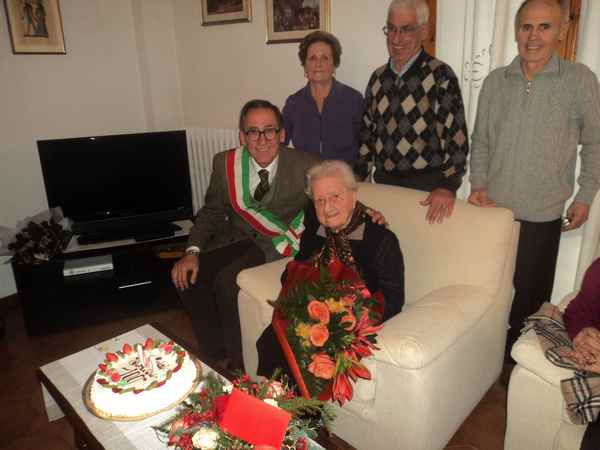 Teresa: centenaria a San Piero. Gli auguri di OK!Mugello
