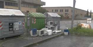 Borgo. 'Discarica' in strada alle Fornaci. La denuncia di un lettore...