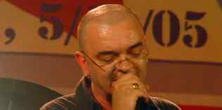 Firenze. L'ex voce dei Nomadi parla di Amianto