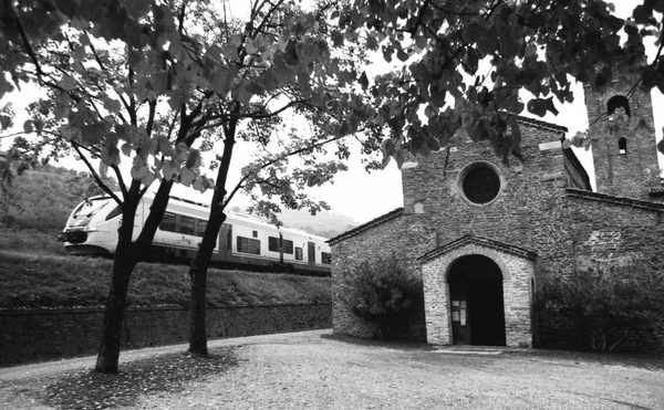 Faentina. La ferrovia compie 120 anni. Libro e concorso fotografico