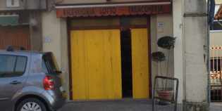 Pratolino. Sfondano la vetrina col furgone e rubano i videopoker