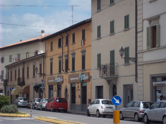 Borgo. La festa della Repubblica e i tricolori esposti. Una riflessione...