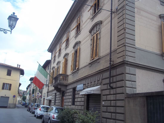 Borgo. La festa della Repubblica e i tricolori esposti. Una riflessione...