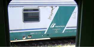 Borgo. Atti vandalici e vetri rotti ai treni, danni per 8mila euro...