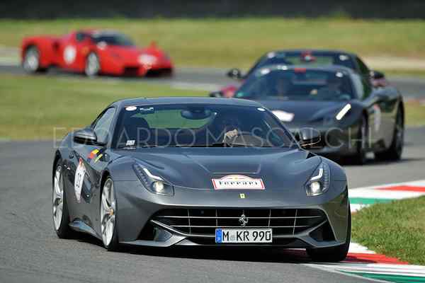 Ferrari Cavalcade in pista a Scarperia. Le foto di OK!Mugello