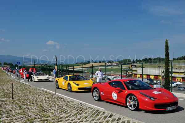 Ferrari Cavalcade in pista a Scarperia. Le foto di OK!Mugello