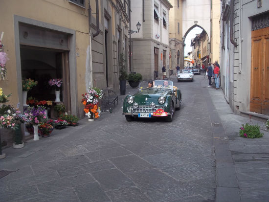 Mugello Autoday. Cronaca e foto del raduno per auto storiche....