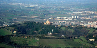 In bici da Borgo a San Luca (Bologna) 'per grazia ricevuta'