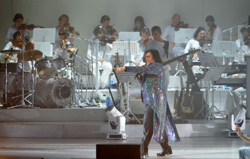 Roberta. Violinista borghigiana con Renato Zero per “Amo Tour 2013”