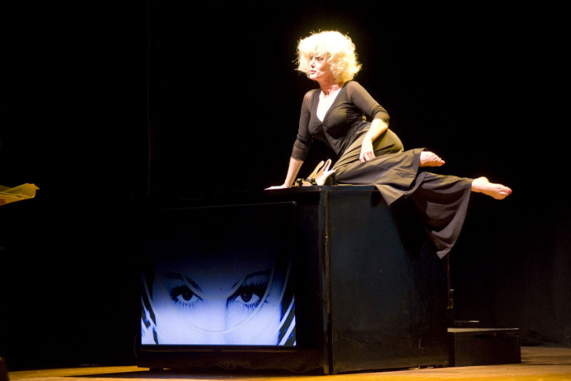 'Ferite a Morte'. La Dandini 'scuote' Barberino e il Mugello. Recensione...