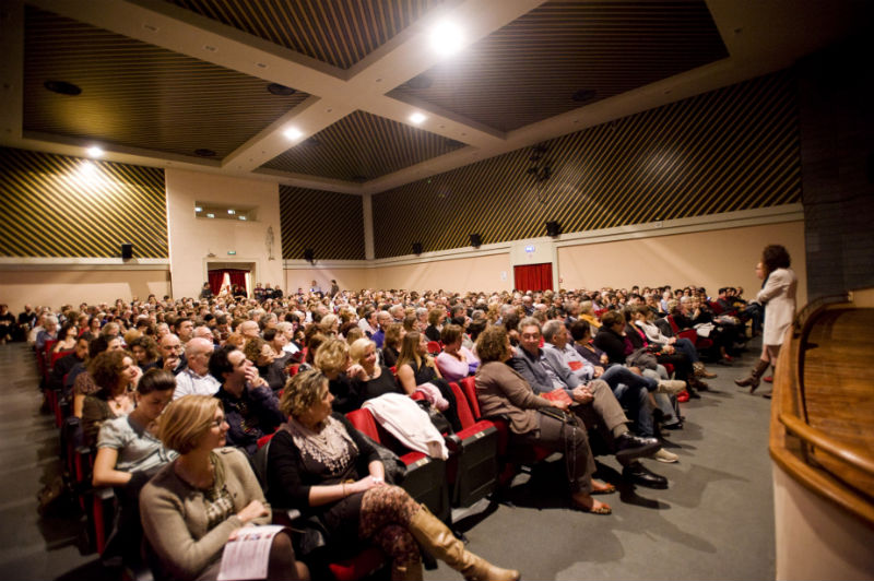 'Ferite a Morte'. La Dandini 'scuote' Barberino e il Mugello. Recensione...