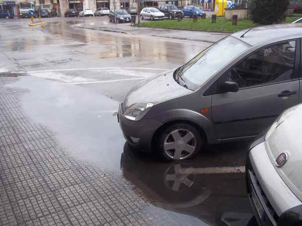 Borgo. Fogne ostruite e 'laghetti' cittadini. Le foto...