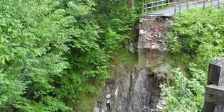 Bomba d'acqua su Firenzuola. Crolla un ponte sul Diaterna, famiglie isolate...
