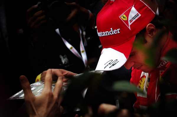 Finali Ferrari al Mugello. Il popolo Rosso saluta Massa, le foto...