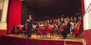 Borgo. Successo per la classica a teatro. Cronaca e foto del Requiem di Mozart...